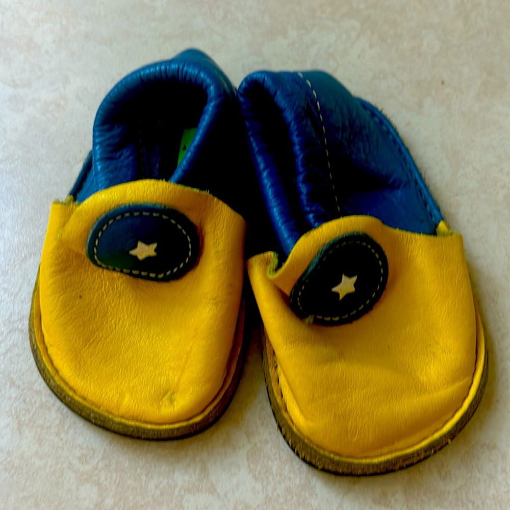 Softstar shoes, toddler 4, yellow and blue